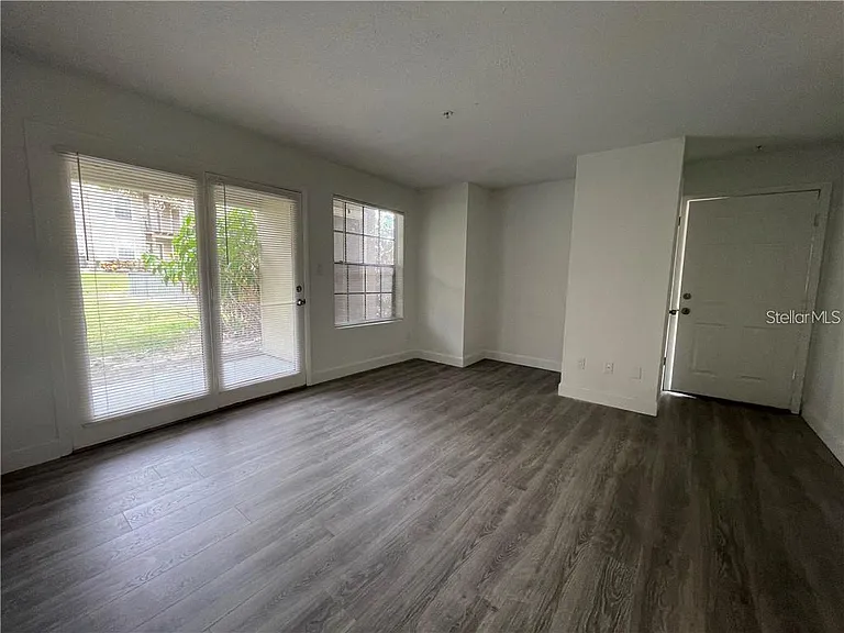 232 Afton Sq #112 — Photo 3
