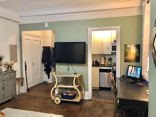 Rented by Buchbinder & Warren | media 23