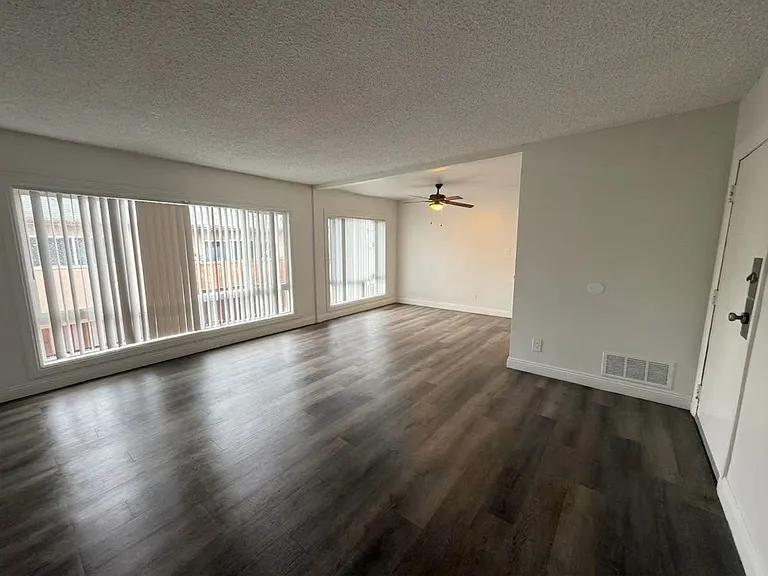 4050 Stevely Ave — Photo 23