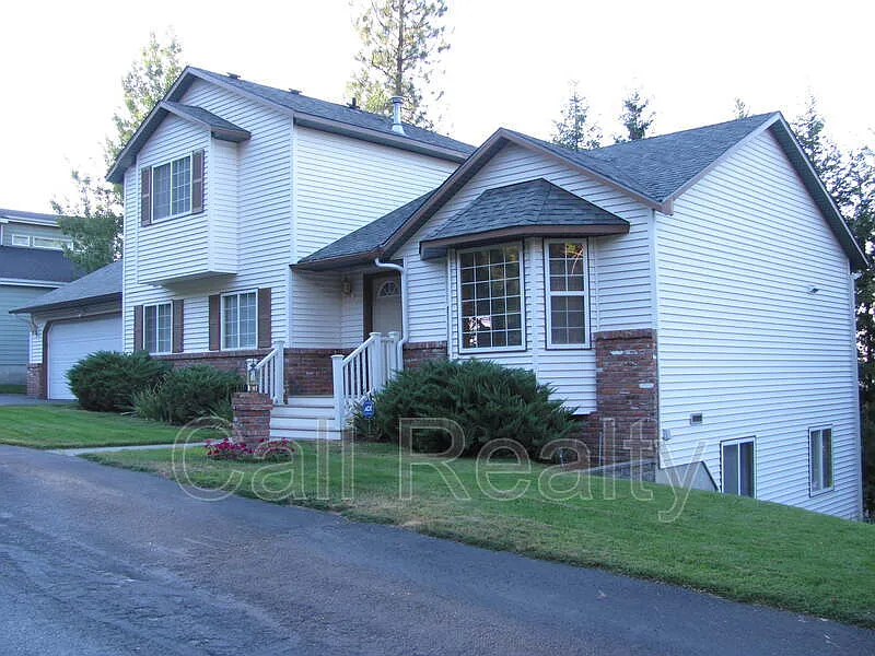 4 bed, 3.5 bath, 2788 sqft, $3,000 — Photo 1