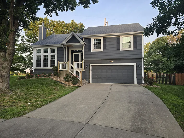 13907 W 150th Ct — Photo 1