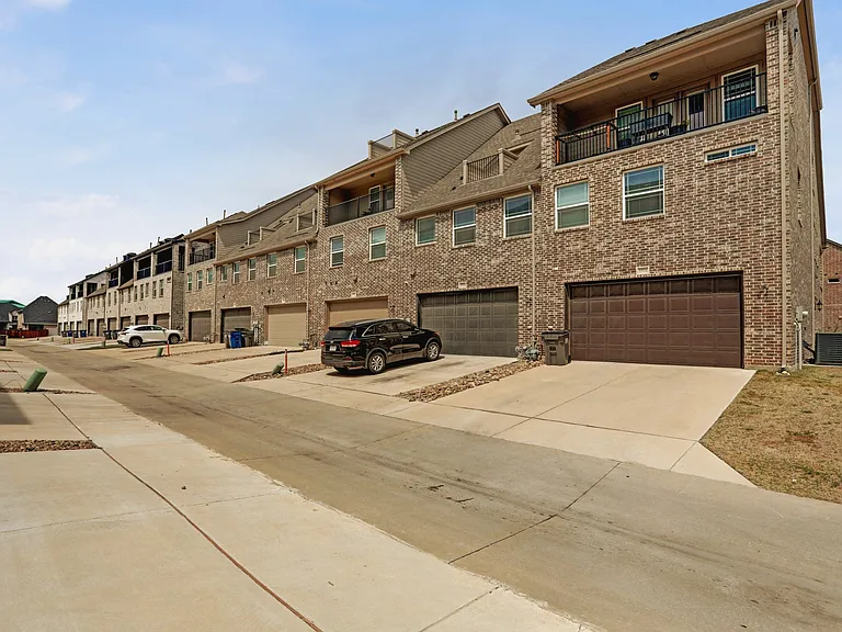 1914 Melinda Ln — Photo 22