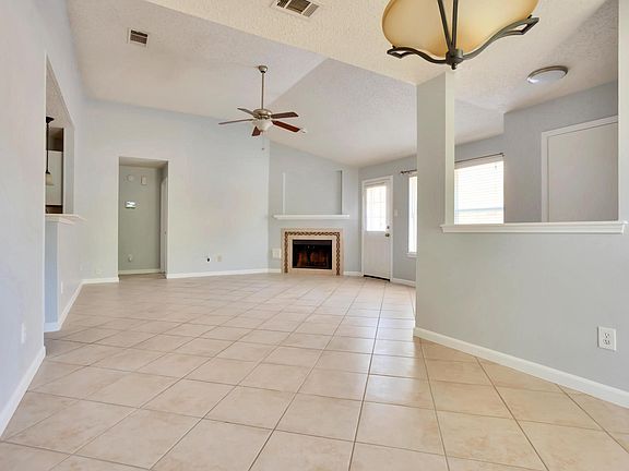 5th image of 606 David Curry Dr