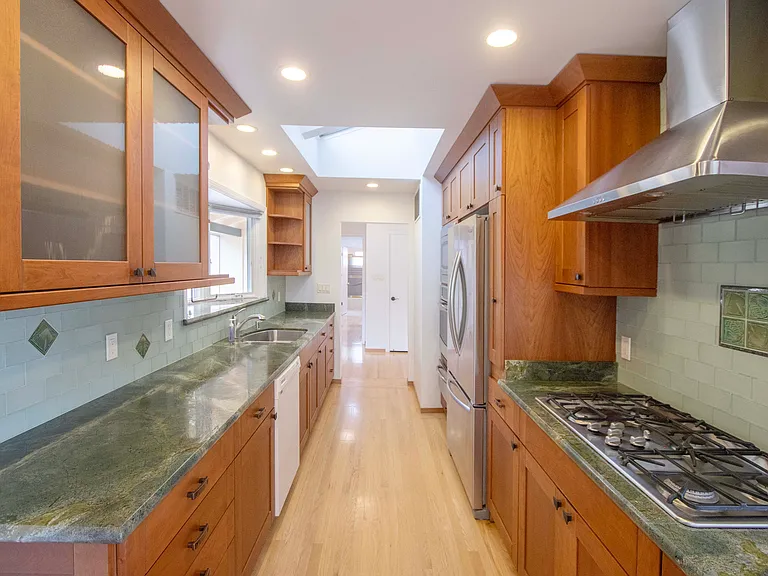 8 Azalea Dr — Photo 3