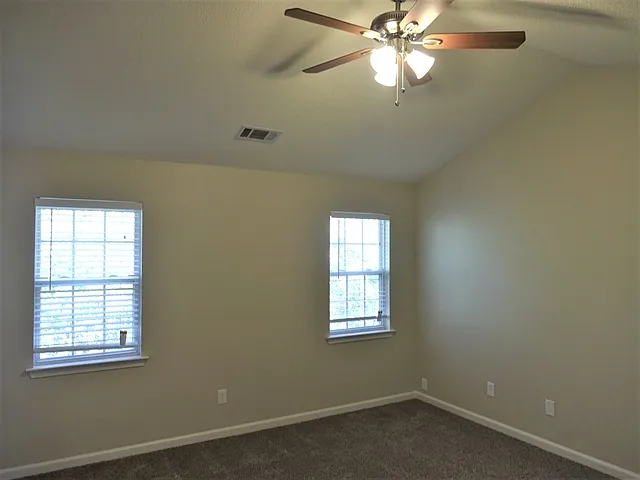 302 Christian Ct — Photo 8