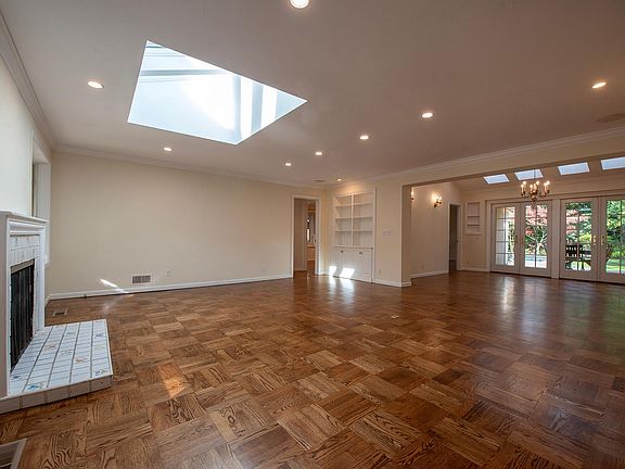 3rd image of 560 Olive St