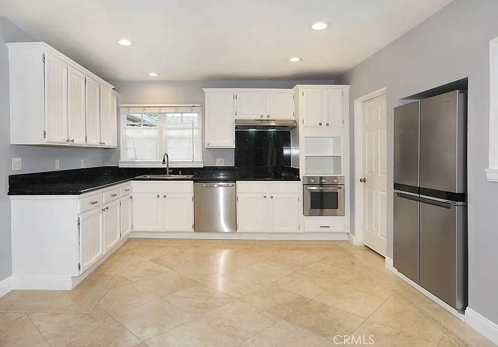 3 bed, 1582 sqft, $4,600 — Photo 4