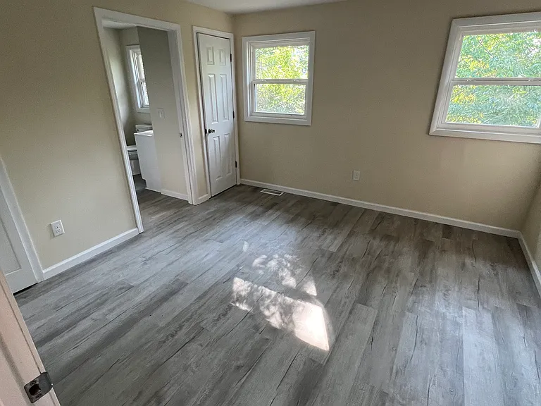 105 Lancaster Ct — Photo 13