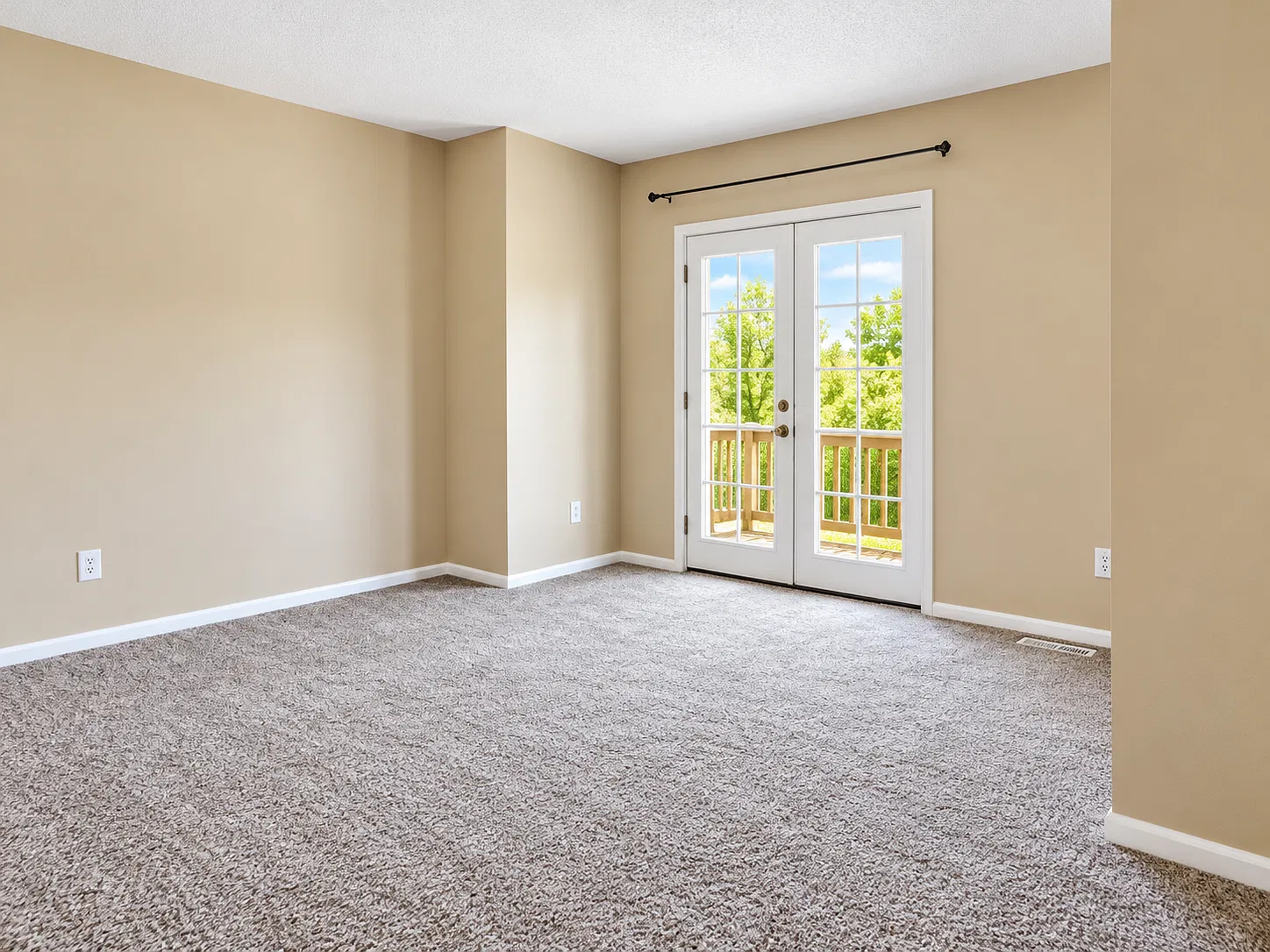 3 bed, 1.5 bath, 1933 sqft, $2,700 — Photo 1