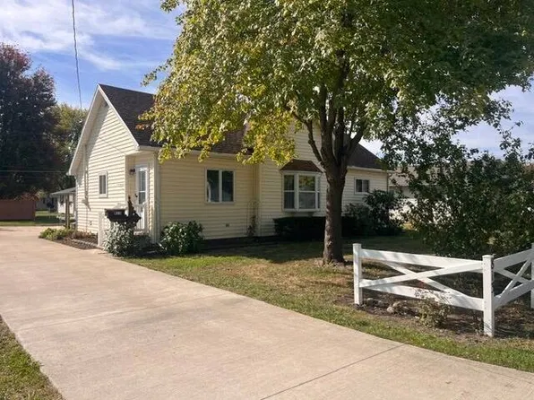 813 E Illinois St, Arthur, IL 61911