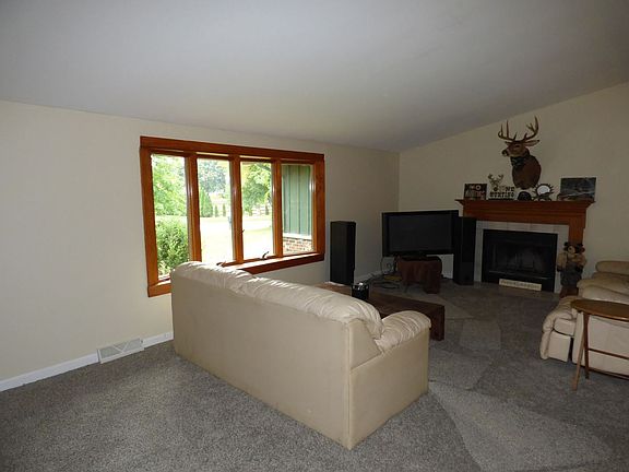 5th image of 42W310 Foxfield Dr