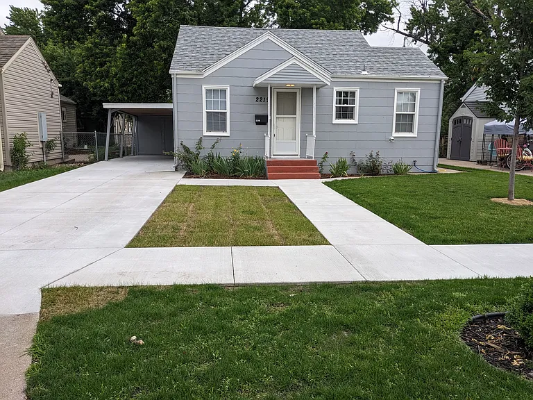 2219 W 4th St — Photo 1
