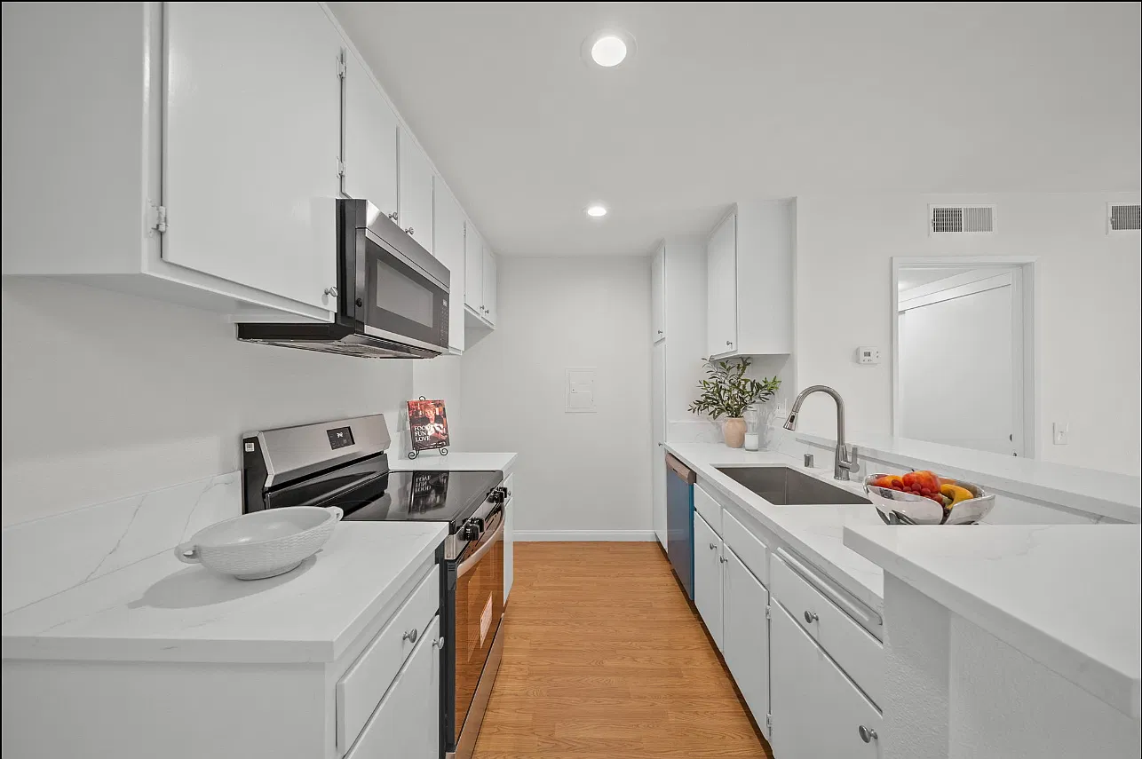 2 bed, 987 sqft, $2,350 — Photo 4