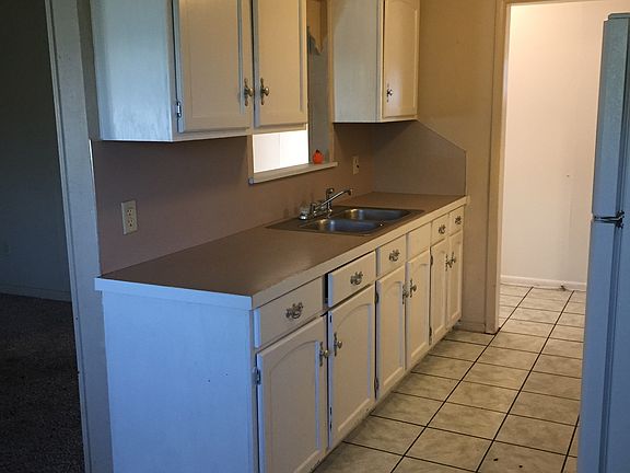 4th image of 3803 NW Cherry Ave