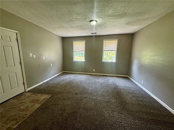4th image of 400 S 11th St