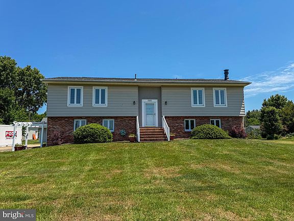 3rd image of 1331 Calvert Rd