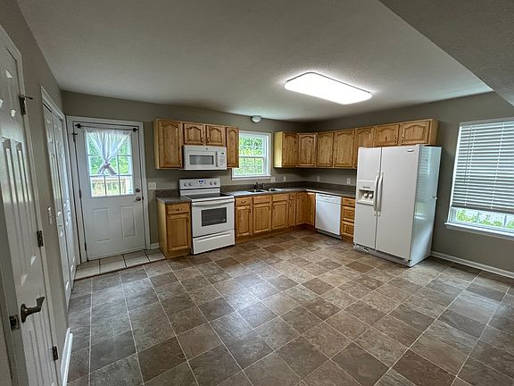3rd image of 908 Murrell Rd #A