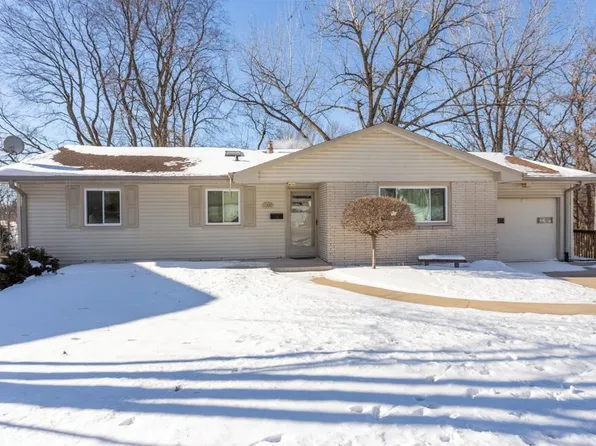 1330 Tomahawk Dr, Dubuque, IA 52003