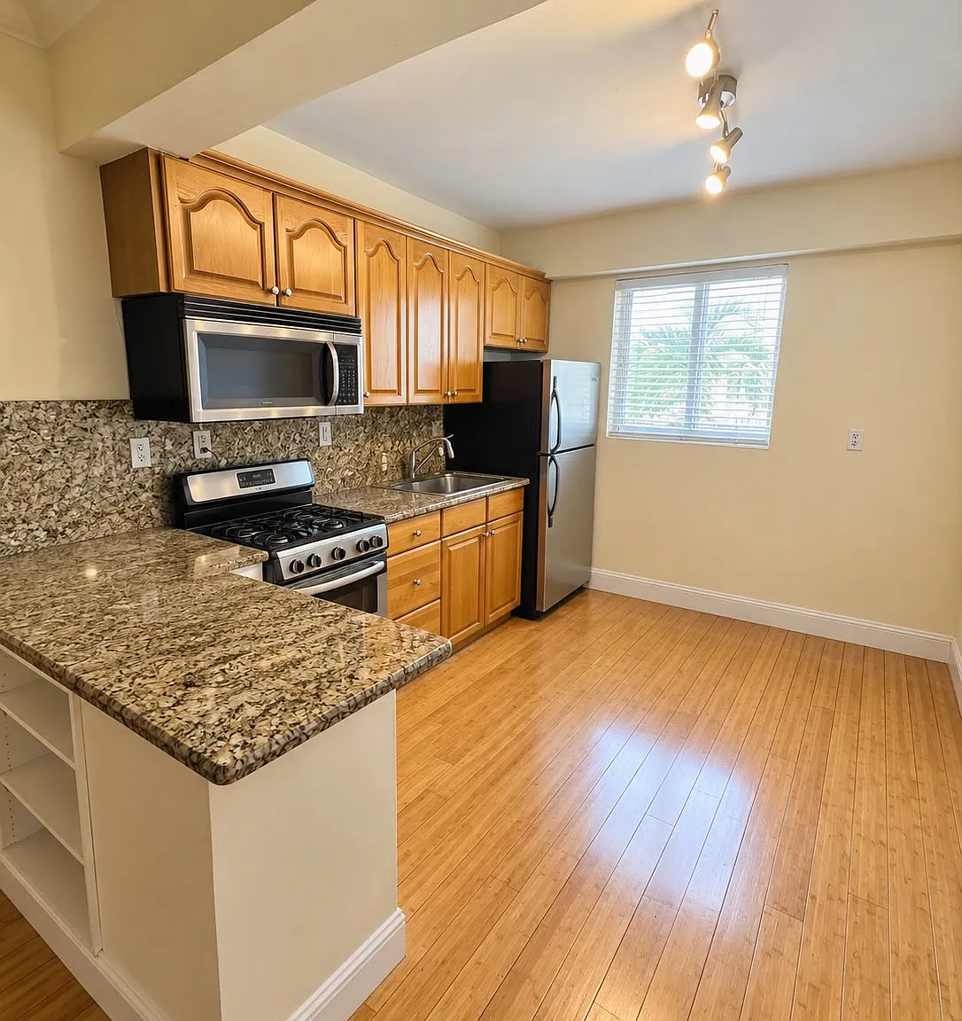 2 bed, 650 sqft, $1,965 — Photo 1