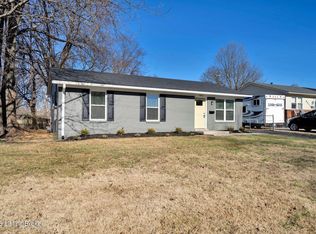 8611 Bluebell Dr, Louisville, KY 40219