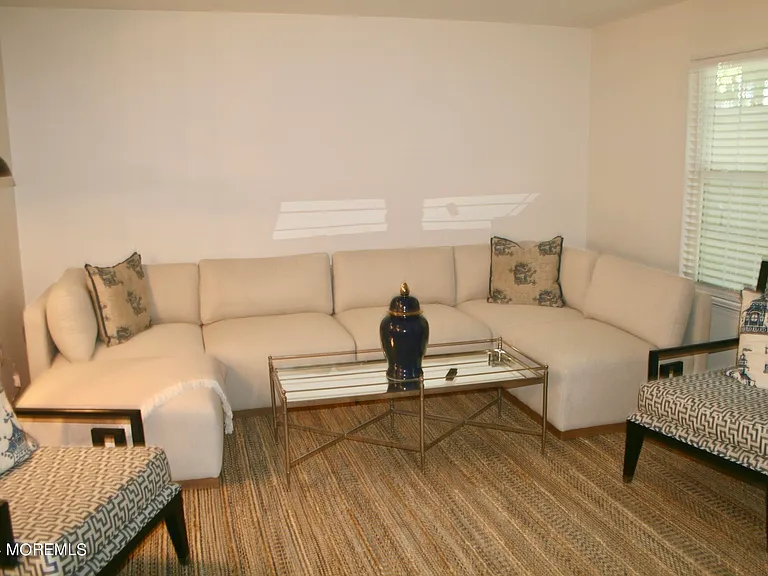 16 Apple Dr — Photo 5