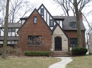 25424 Henley Ave, Huntington Woods, MI 48070