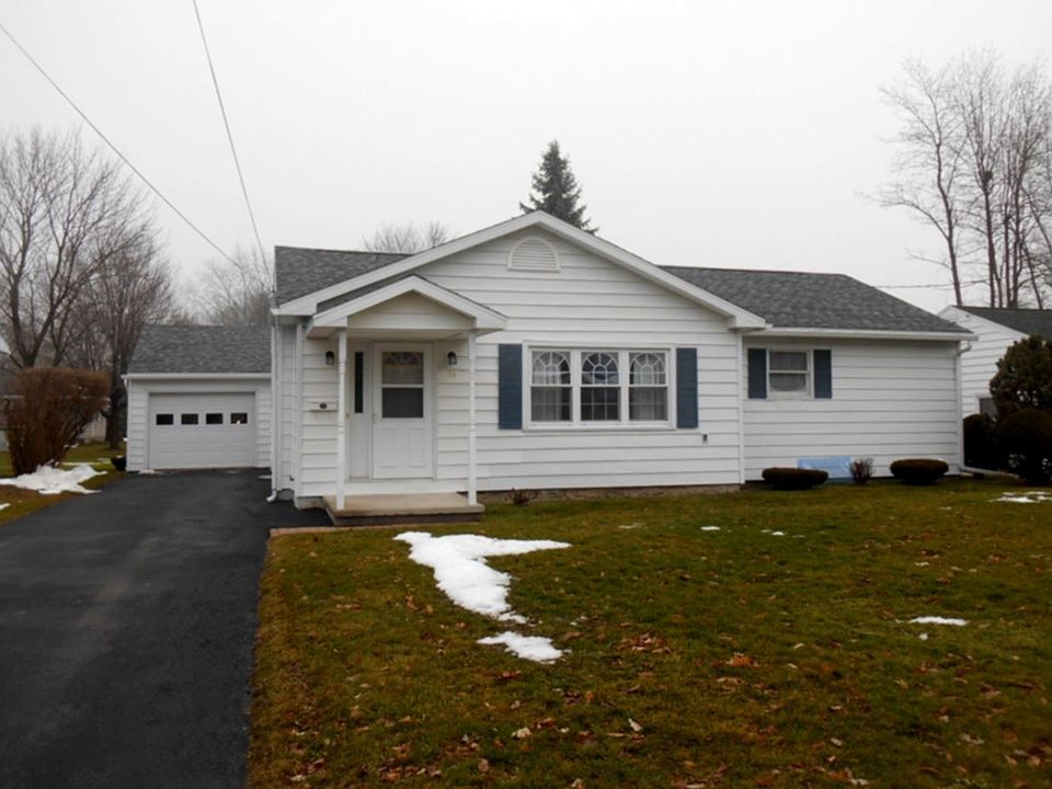 1st image of 39 Clarkson Ave