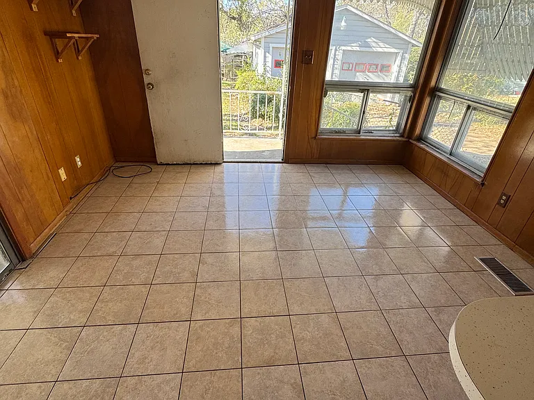 2204 Tierney Rd — Photo 5