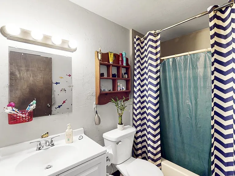 722 Mather St #4 — Photo 13