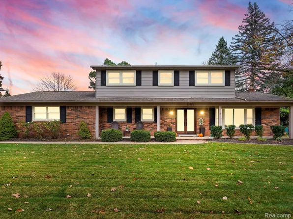 53756 Huntington Dr, Shelby Township, MI 48316