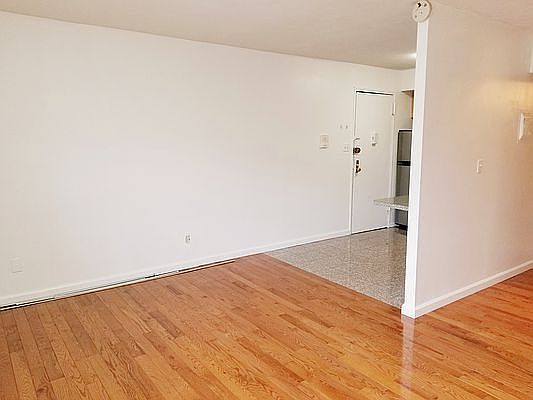 5th image of 3164 46th St APT 1A