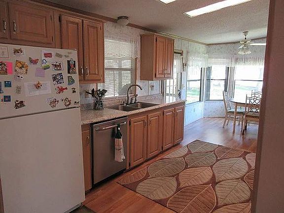 4th image of 83 Misty Falls Dr