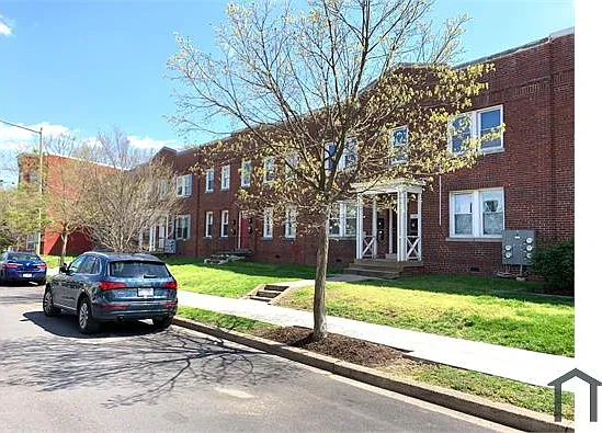 1729 E St NE #1 — Photo 5