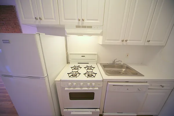 Rented by Metropolitan Realty | media 30