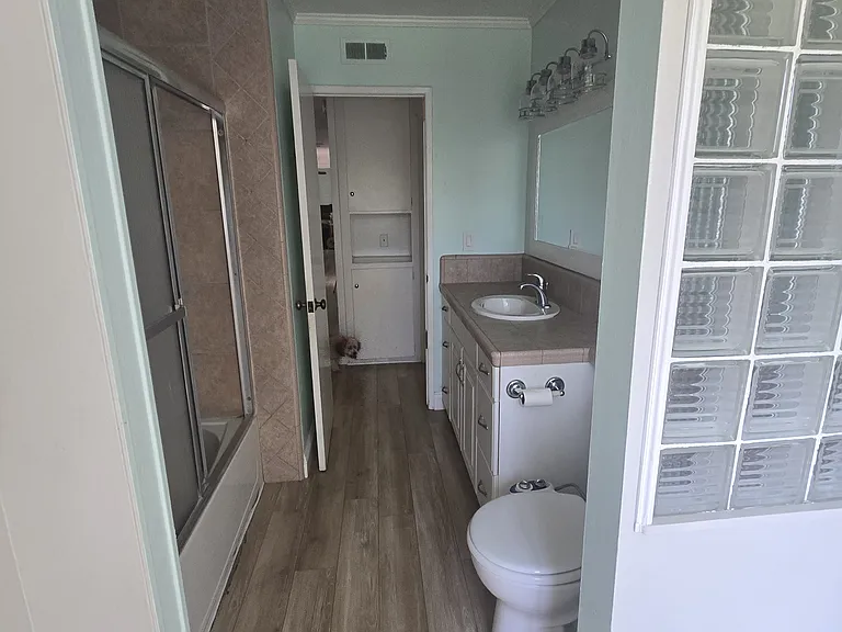 Middle Bath & Laundry room