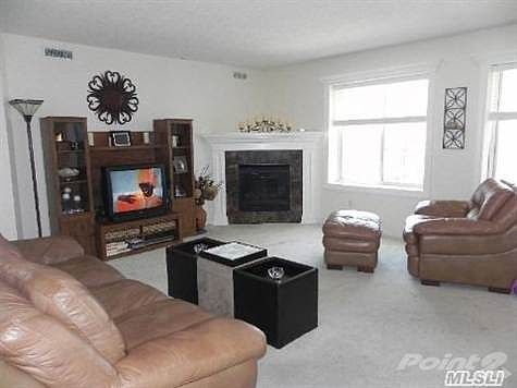 5th image of 242 Maple Ave
