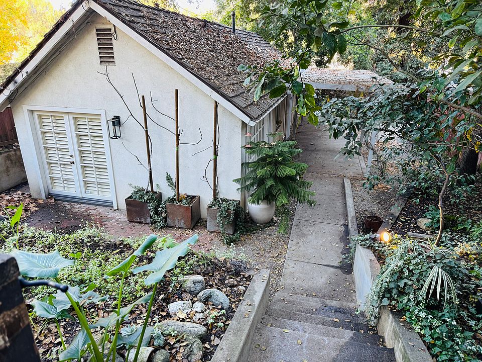 1st image of 860 Burleigh Dr
