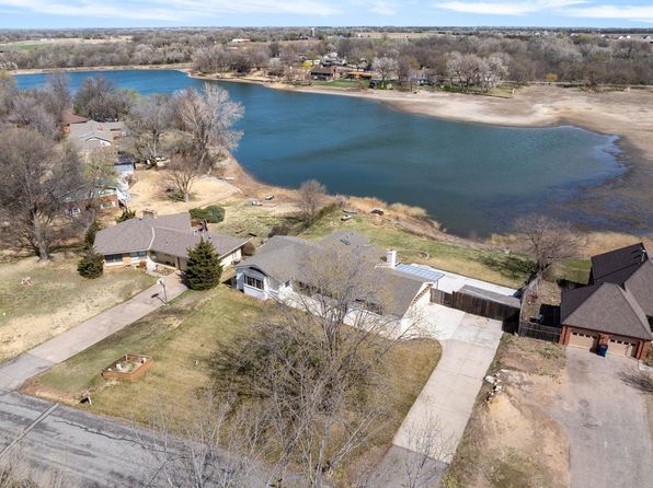 16 S Lakeview Dr #W, Goddard, KS 67052