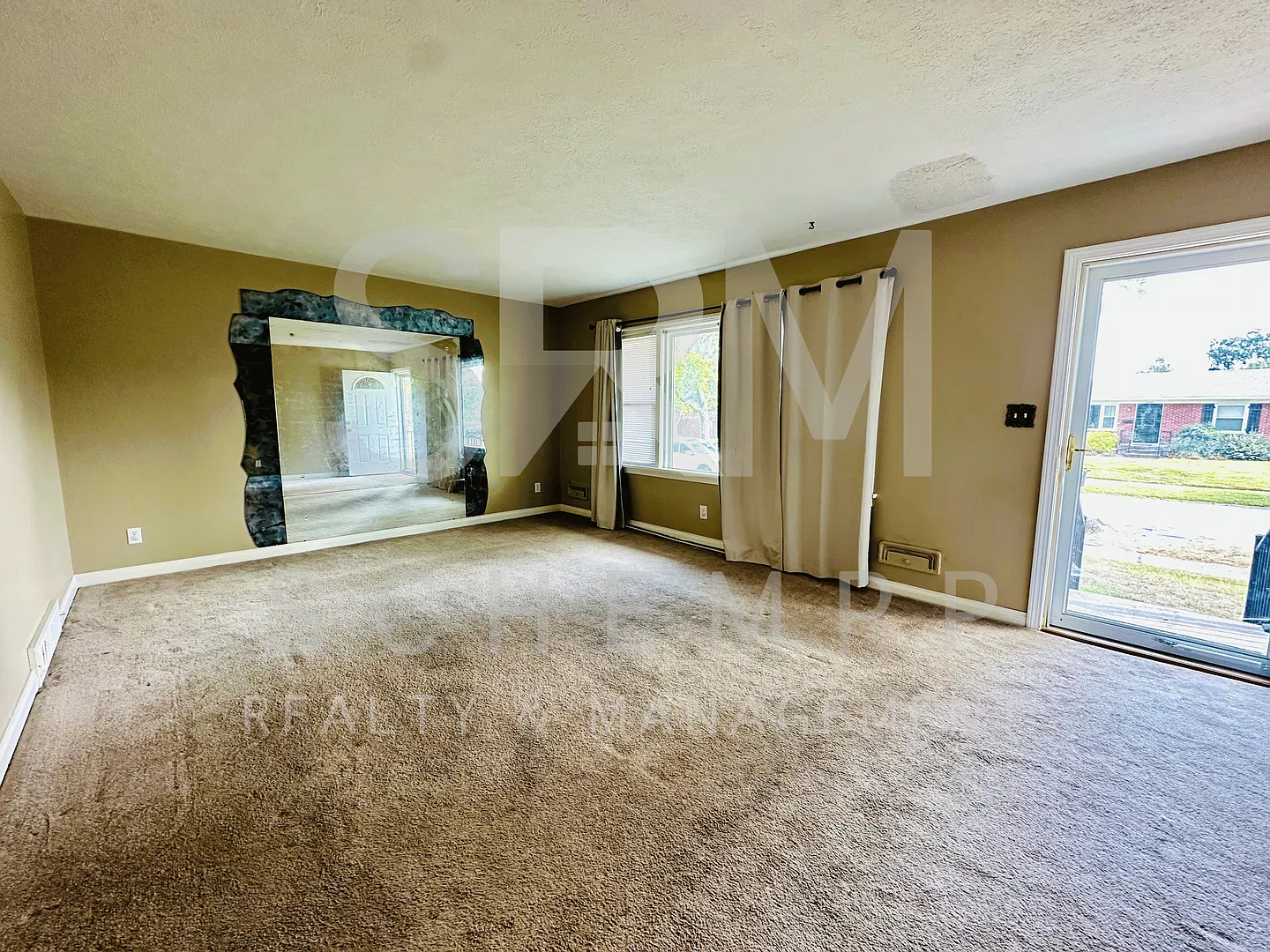 Three bedroom/2 full bath in Hikes Point with detached garage! — Photo 3