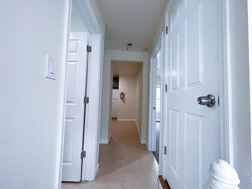 1st image of 189 3rd Ave