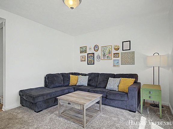 5th image of 1323 Ashland Ave NE