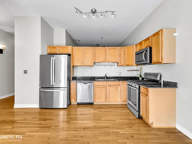 1 S Leavitt St #209 — Photo 14