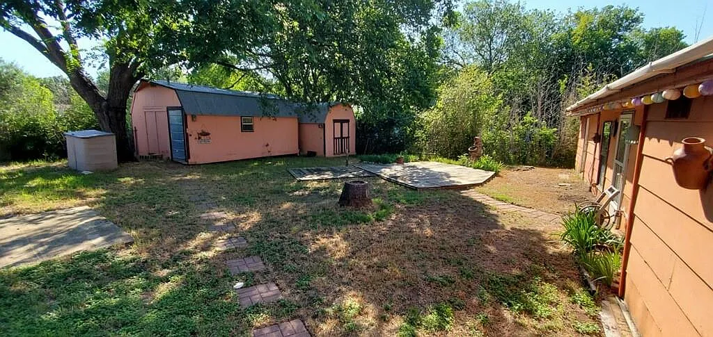 4 bed, 2.0 bath, 1102 sqft, $2,100 — Photo 3