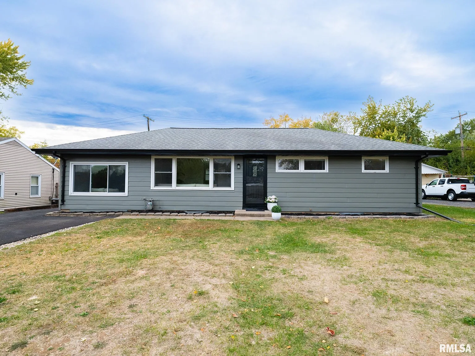 5403 N Hamilton Rd photo 1
