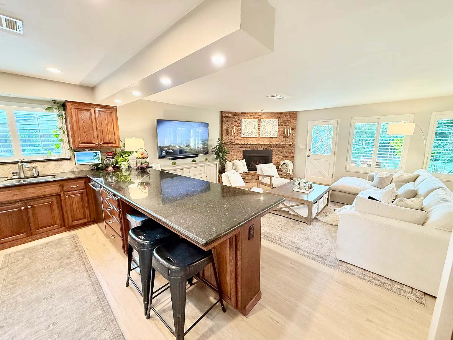 3 bed, 1769 sqft, $3,300 — Photo 2