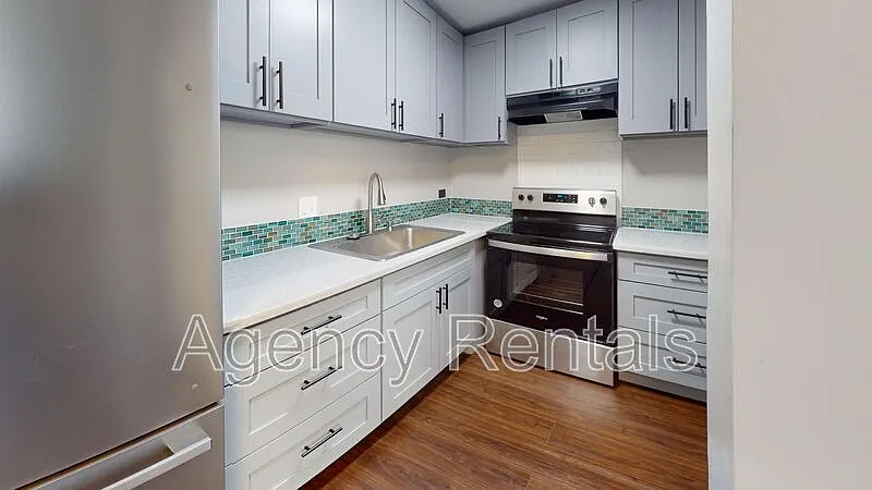 3 bed, 2.0 bath, 920 sqft, $3,695 — Photo 3