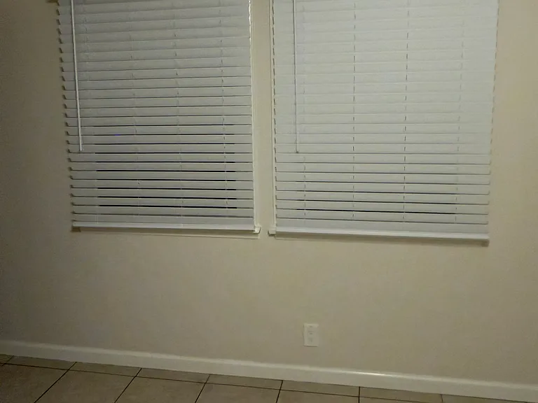 100 W Elm St #4 — Photo 6
