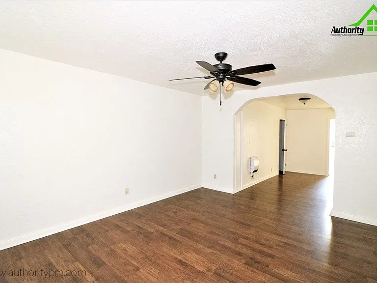 1141 Magnolia Ave — Photo 3