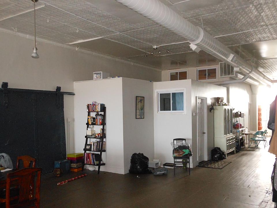 2nd image of 1324 N Milwaukee Ave
