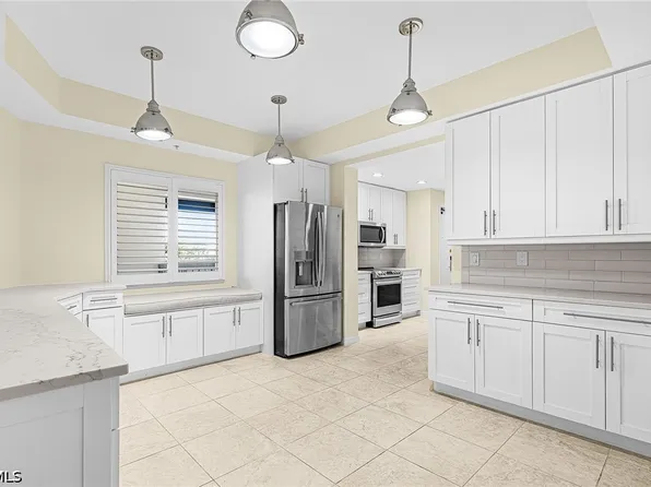 221 9th St S #301, Naples, FL 34102
